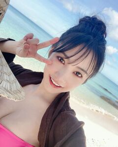 ファースト写真集「あなたの横の」休憩中のオフショットを公開【横野すみれさん/2020年12月3日】