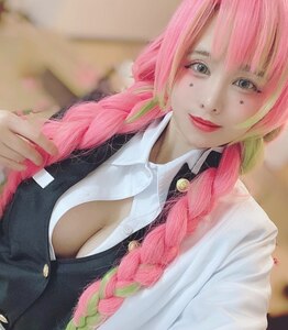 セクシーな鬼滅の刃コスプレを披露【羽生ゆかさん/2020年12月19日】