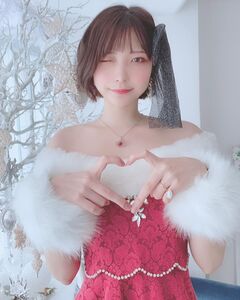 セクシーなサンタ衣装を披露【あまつまりなさん/2020年12月21日】