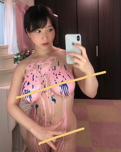 ギリギリすぎるセクシーショットを公開【雨宮留菜さん/2020年12月30日】