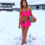 「雪×水着×小麦肌=最強インスタ映え」セクシーショットを公開【あおい夏海さん/2021年1月15日】