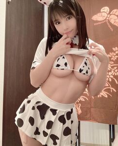 セクシーな”牛JK”コスプレ衣装姿を披露【新垣優香さん/2021年1月16日】