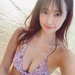 「海って昼と夕方でも全然違う景色を見せてくれるよね。」FLASH表紙&巻頭グラビアのオフショットを公開【霧島聖子さん/2021年1月21日】