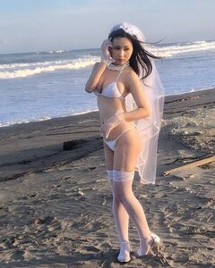 「似合ってますか？？」浜辺でのウエディンググラビアショットを公開【白宮奈々さん／2021年1月22日】