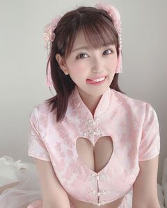 セクシーなチャイナドレスコスプレ姿を公開【篠原冴美さん/2021年1月1日】