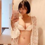 セクシーなビキニ姿のオフショットを公開【川瀬もえさん/2021年1月2日】