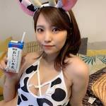 牛柄のセクシー水着衣装を披露【坂東遥さん/2021年1月1日】