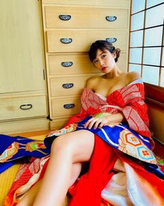 「お正月気分抜けないね。」はだけた着物衣装から美バストを披露【江藤菜摘さん／2021年1月11日】