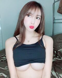 「今年も目標に向かって頑張れそうです!!」セクシーな下乳ショットを公開【森咲智美さん/2021年1月14日】