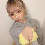 「いただいた衣装かわゆい」セクシービキニショットで圧巻バストを披露【しらほしなつみさん/2021年2月3日】