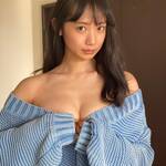胸元あらわなセーター姿を公開【相沢菜々子さん/2021年2月7日】