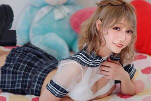 「はいっいーよ♡」セーラー服のコスプレ衣装姿を披露【篠原みなみさん／2021年2月7日】