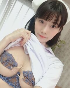 「ナース服で診察しあいっこするシーンです( ◜ᴗ◝)」1stDVD『ももれあ』のオフショットを公開【桃里れあさん/2021年3月8日】