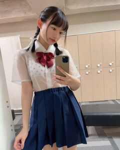 「いい子にしてる人だけに見えるよ」スケスケ女子高生衣装姿を公開【高崎かなみさん/2021年3月9日】