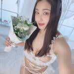 「ハッピーホワイトロデーでした」セクシーウェデシング衣装姿を披露【トロたんさん/2021年3月15日】