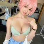 「なんのコスプレか当ててください」ピンク髪コスプレショットを公開【栗田恵美(くりえみ)さん/2021年3月16日】