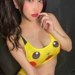 「ピカチュウ柄のジムウェア」セクシーコスプレ衣装姿でファンを魅了【小町ねねさん/2021年4月4日】