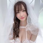 「ウェディングシリーズ先出し…!!」ウェディングコスプレショットでファンを魅了【吉見衣世さん/2021年4月7日】