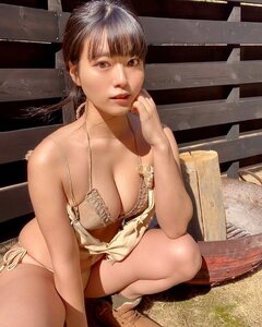 「ヤンマガ さんオフショットです♡」セクシービキニショットでファンを魅了【東雲うみさん/2021年4月9日】