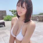 「あなたの彼女になりたいな♡︎」セクシービキニショットでファンを魅了【篠原冴美さん/2021年5月10日】