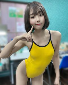 「可愛い過ぎる」「パーフェクト」イエロー競泳水着姿にファン歓喜【虹村かんなさん/2021年7月30日】