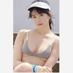 「最高ショット」「見とれちゃいます」”下乳”グラビアショットにファン歓喜【伊藤しずなさん/2021年8月28日】