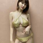 「ナイススタイル」「超絶セクシー」ゴールドビキニショットを公開し美ボディを披露【岸明日香さん/2021年9月7日】