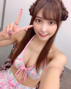 「めっちゃ可愛い過ぎ」「爽やかセクシー」笑顔溢れる”ピンク”ビキニ姿にファン歓喜【花咲れあさん／2021年9月15日】