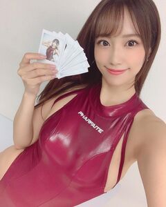 「カッコいい」「めっちゃ可愛くてセクシー」光沢感のある競泳水着姿でファンを魅了【霧島聖子さん/2021年9月20日】