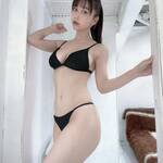 「美しいです」「最高」” BLACK”ビキニショットでファンを魅了【伊織いおさん/2021年9月26日】
