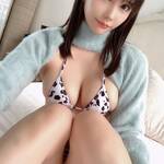 「スーパーかわいい」「美しい」牛柄ビキニショットにファン歓喜【新垣優香さん/2021年9月27日】