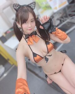 「超激可愛い」「かわいい仮装」ハロウィンビキニ姿にファン歓喜【伊藤しずなさん／2021年10月31日】