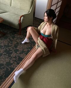 「素敵な写真」「着物美人」はだけた浴衣姿の新作DVDオフショットを公開【トロたんさん/2021年11月11日】