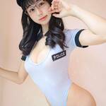 「めっちゃセクシー!」「僕を逮捕して」”ハイレグポリス”コスプレ衣装姿にファン歓喜【栗田恵美(くりえみ)さん/2021年11月18日】