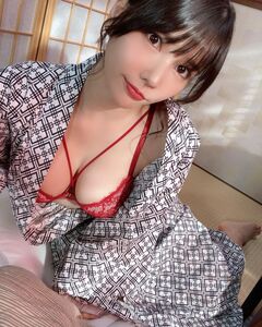 「めっちゃ色っぽい」「美し~」はだけた浴衣のセクシーランジェリーショットを披露【新垣優香さん/2021年11月20日】