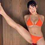 「体柔らかい」「めっちゃ綺麗な足」笑顔溢れる開脚ショットでファンを魅了【愛萌なのさん/2022年1月17日】