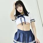 「メロメロ」「最高」”えち制服”コスプレ姿で下乳ショットを披露【愛萌なのさん/2022年1月30日】