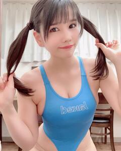 「最強」「めちゃくちゃかわいい」”ツインテ競泳水着”姿でファン歓喜【新垣優香さん/2022年2月19日】