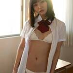 「夕方の教室って良いよね」はだけた制服姿でセクシーランジェリーショットを披露【西永彩奈さん/2022年2月25日】