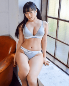 「むちむち……?」健康的なCalvin Kleinのアンダーウェア姿でファンを魅了【東雲うみさん/2022年5月22日】