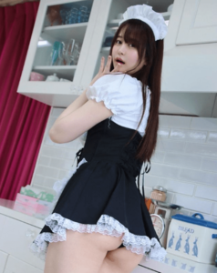 「良いお尻」「素晴らしい」振り向きメイドコスプレ姿にファン歓喜【伊藤しずなさん/2022年6月22日】
