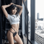 「ナイススタイル」「セクシーで素敵」美腹筋あらわなセクシーショットを公開【比嘉こころさん／2022年6月28日】