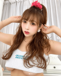 「素敵すぎます」「めちゃかわセクシー」”下乳”セクシーショットにファン歓喜【みのりさん/2022年6月29日】