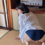 「神々しい」「涼しげ」レトロオーディオとの”エモ”グラビアショットを披露【葉月つばささん/2022年8月5日】
