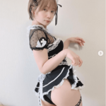 「極上ヒップ」「女神」メイドコスプレ姿での振り向き美尻ショットにファン歓喜【真奈さん/2022年8月16日】