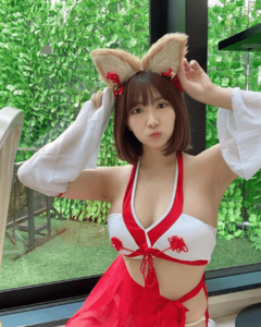 「かわいすぎる」「セクシー」”キツネ”耳コスプレショットにファン歓喜【池田ゆうなさん/2022年10月1日】