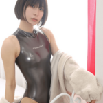 「かっこいい」「素敵な輝き」ピタピタ競泳水着ショットでの美スタイル披露にファン歓喜【来栖うさこさん/2023年2月21日】