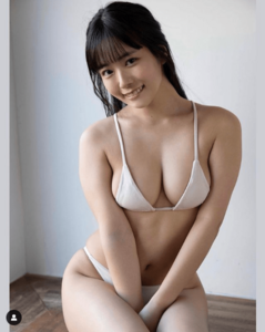 「笑顔が最高」「可愛過ぎる」美ボディあらわな白ビキニショットにファン歓喜【東雲うみさん/2023年2月23日】