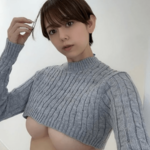 「パーフェクトフォルム」「お美しい」下乳こぼれるショートカットグラビアショットにファン歓喜【絃花みきさん/2023年3月9日】