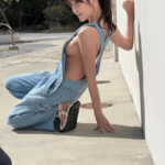 「これはヤバい」「こぼれそう」 裸オーバーオールのセクシー”横乳”ショットにファン歓喜【小日向ゆかさん/2023年3月9日】